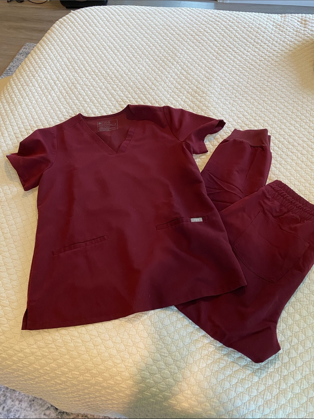 Figs Women's Casma + High Waisted Jogger Scrub Set - Burgundy